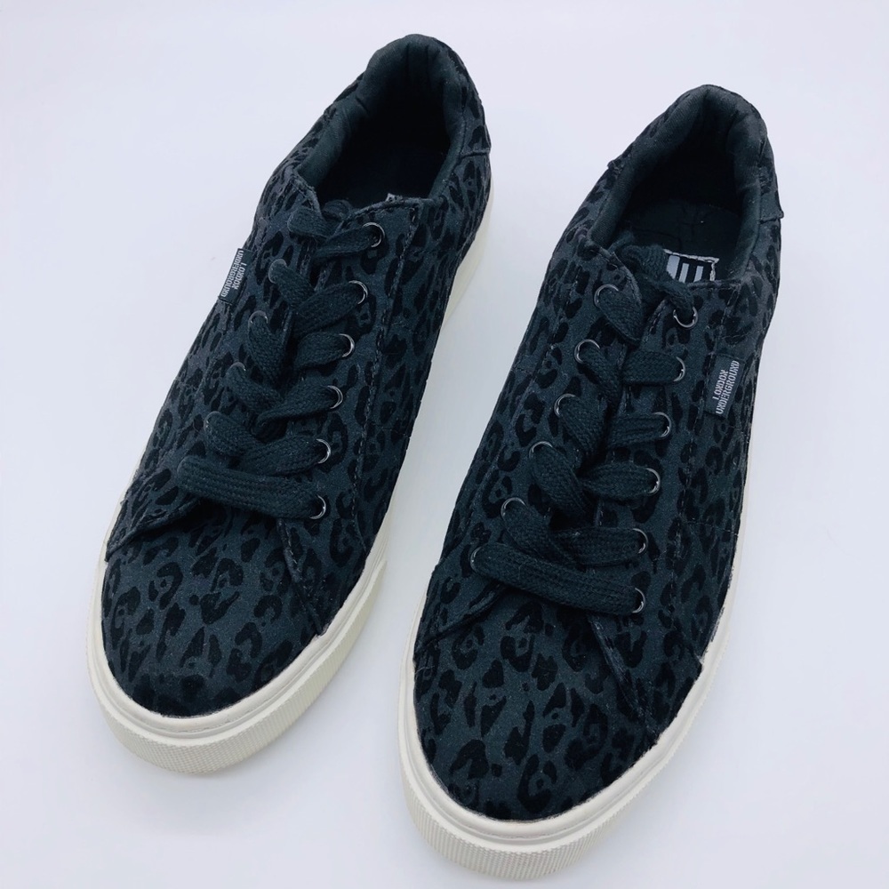 LONDON UNDERGROUND WOMENS BLACK SNEAKERS SIZE 9.5M